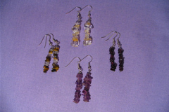 Örhängen av ädelstenschips