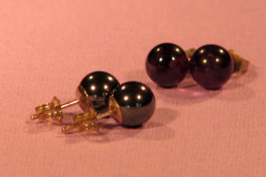 Örhängen av hematit