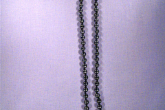 Hematithalsband med jaspishjärta